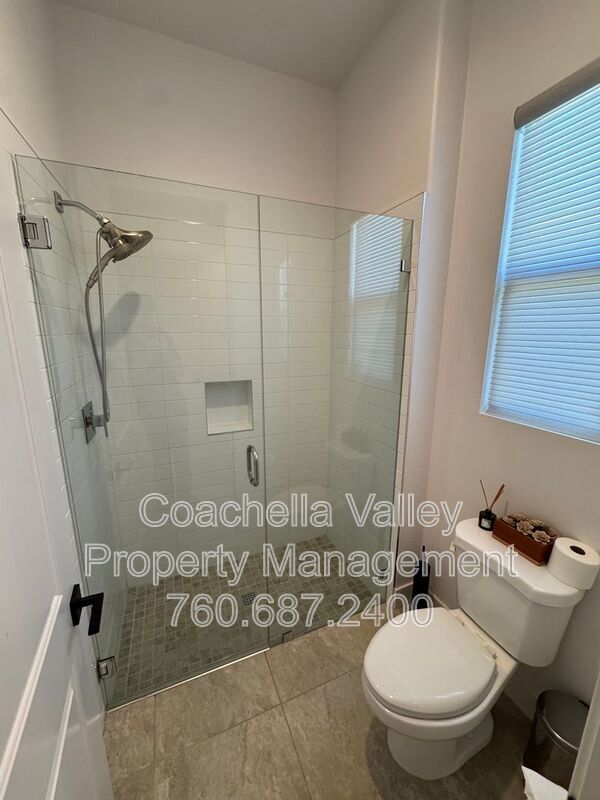 Building Photo - 74635 Tesla Dr