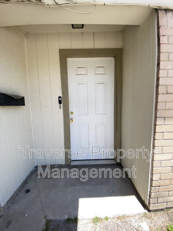 Building Photo - 6810 Trail Lake Dr