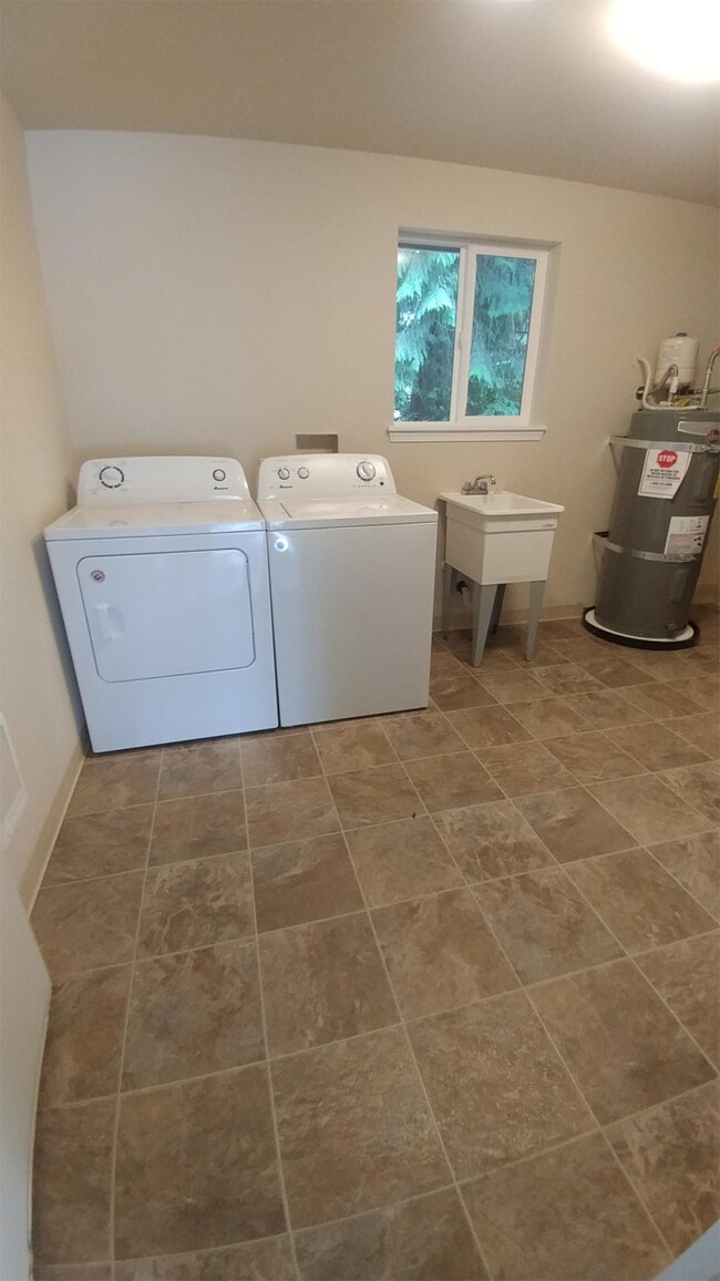 Building Photo - 1433 E Dearborn Ave