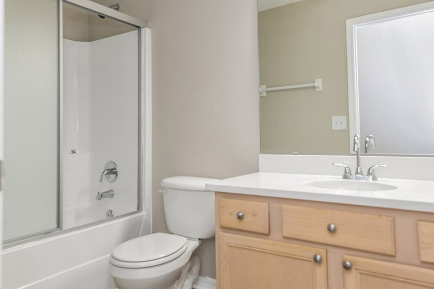 Building Photo - 942 Cork Oak Ln