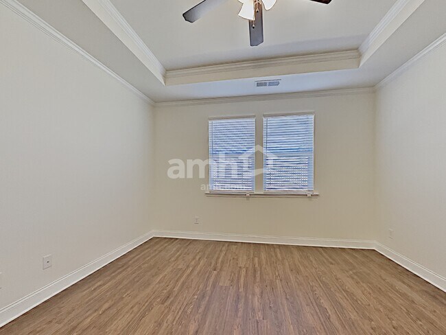 Building Photo - 214 Lake Vista Dr