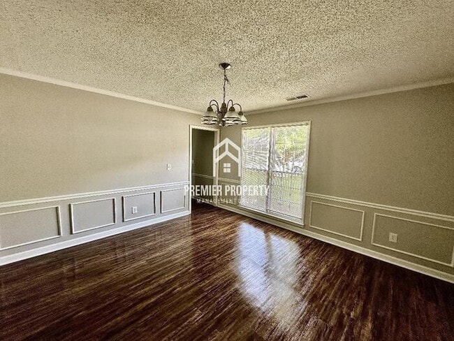 Building Photo - 6667 Amersham Dr