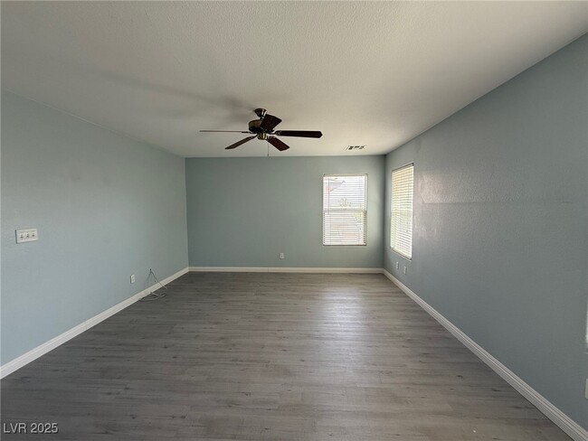 Building Photo - 10793 Wallflower Ave