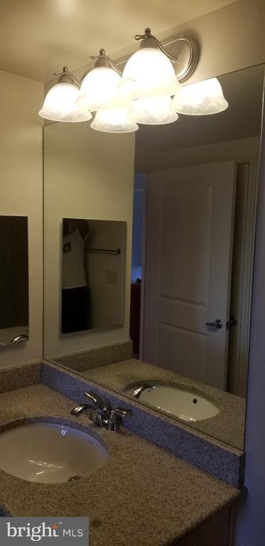 Building Photo - 11760 Sunrise Valley Dr