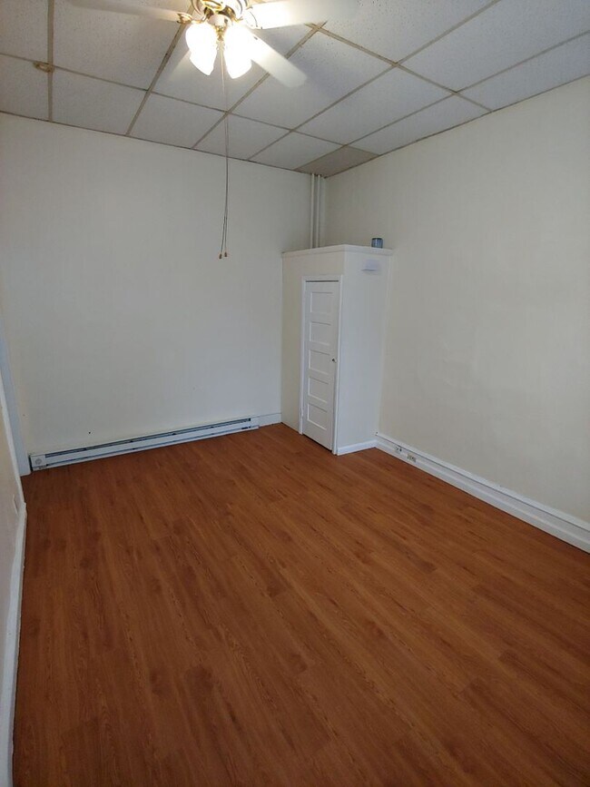 Building Photo - West Philly Studio