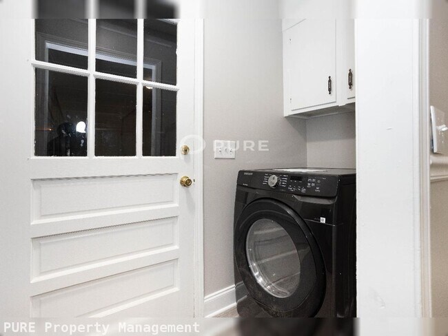 Building Photo - 2895 Lakemont Pl SW