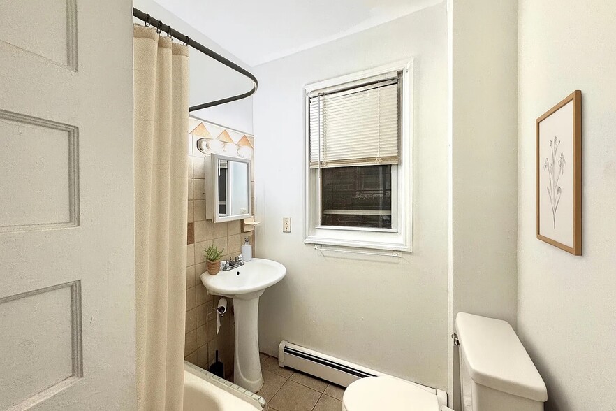 Building Photo - 130 Ridge St