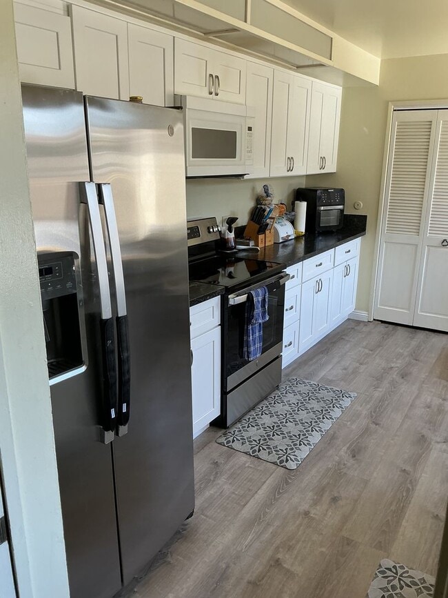 Primary Photo - Townhome 3 bedroom 2 bath