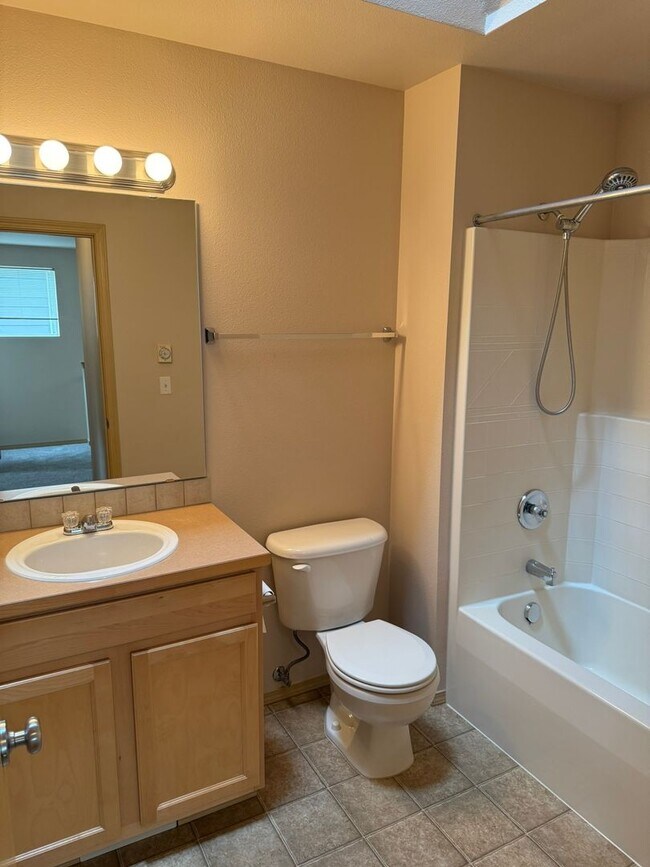 Building Photo - 3Bd/2.5Ba Maple Valley Home