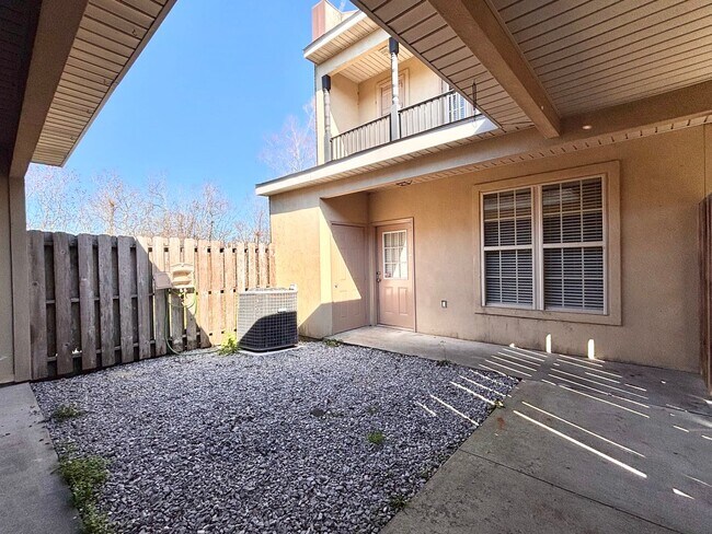 Building Photo - Three Bedroom Townhouse in Gated Community...