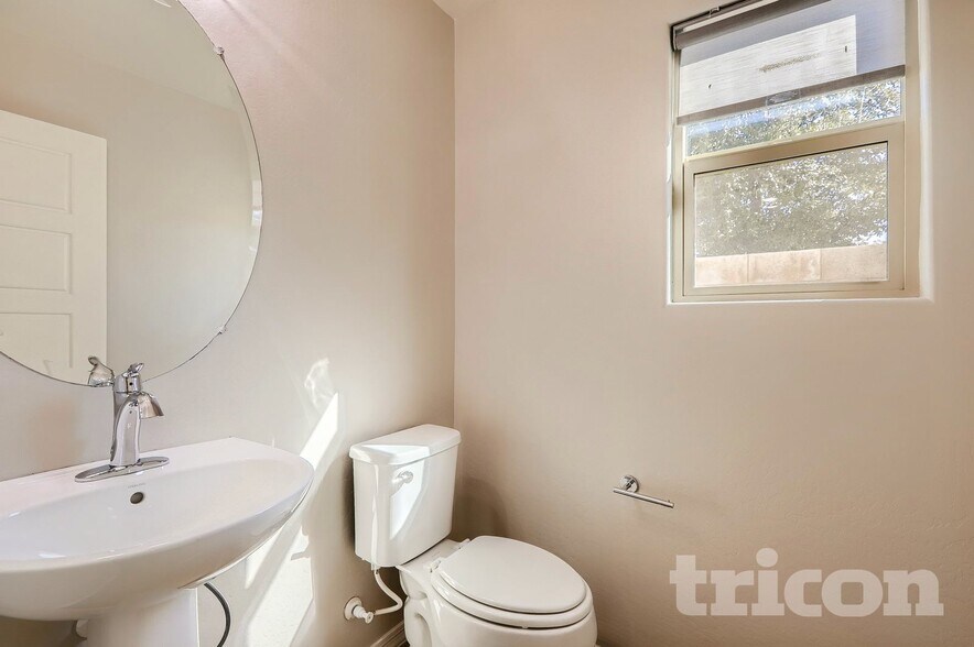 Building Photo - 11641 N 165th Ln