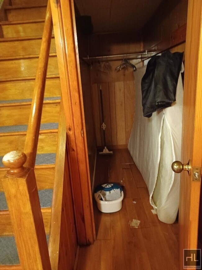 Building Photo - WOODSIDE AVENUE