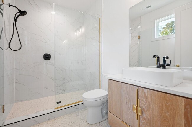 Building Photo - Modern 5-bedroom, 5-bathroom home in Durham