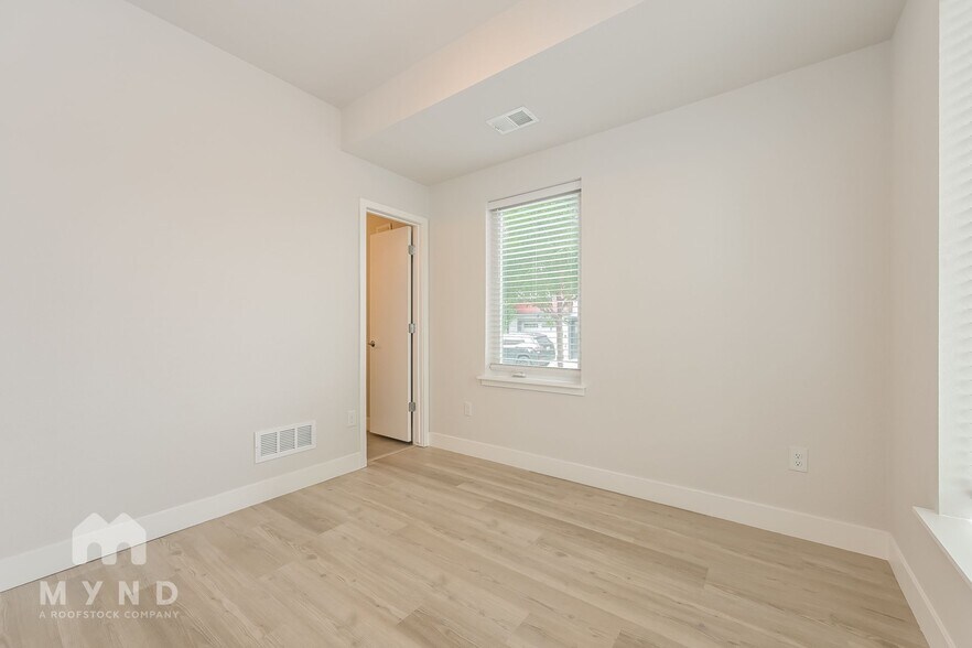 Building Photo - 1079 Chase St