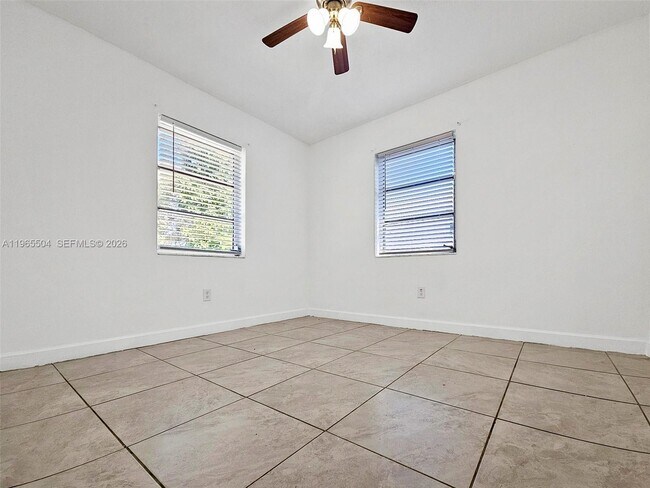 Building Photo - 315 NE 165th St