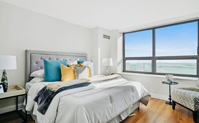 Master bedroom - 474 N Lake Shore Dr