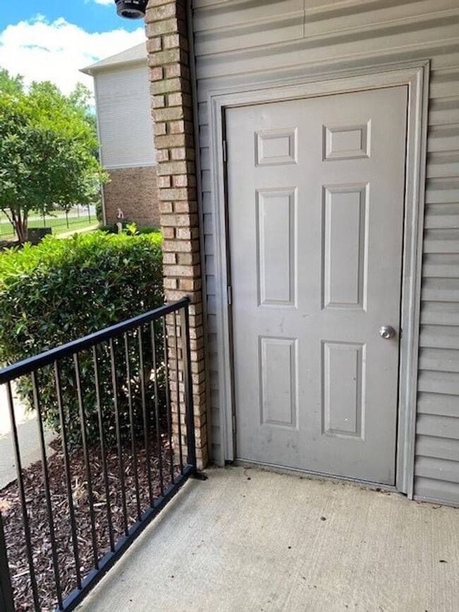 Building Photo - Cozy 2 Bed 2 Bath Condo Available Fall 2025!