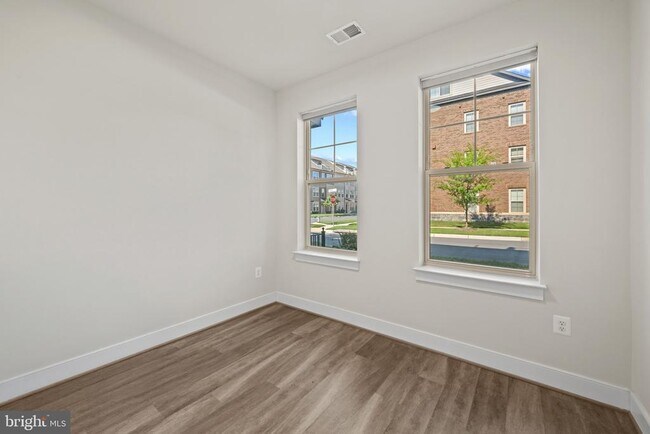 Building Photo - 148 Stowe Dr