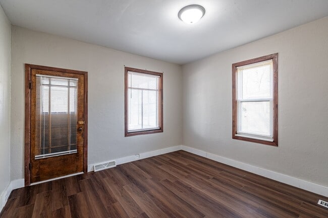 Building Photo - ds1233