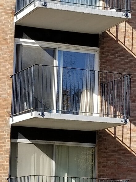 BALCONY - 2331 E Market St