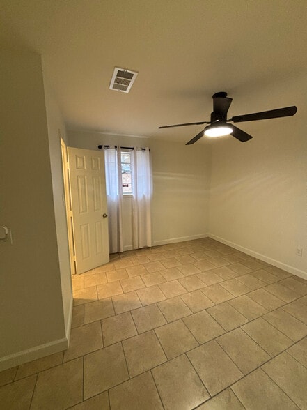 Building Photo - 224 Duke Dr