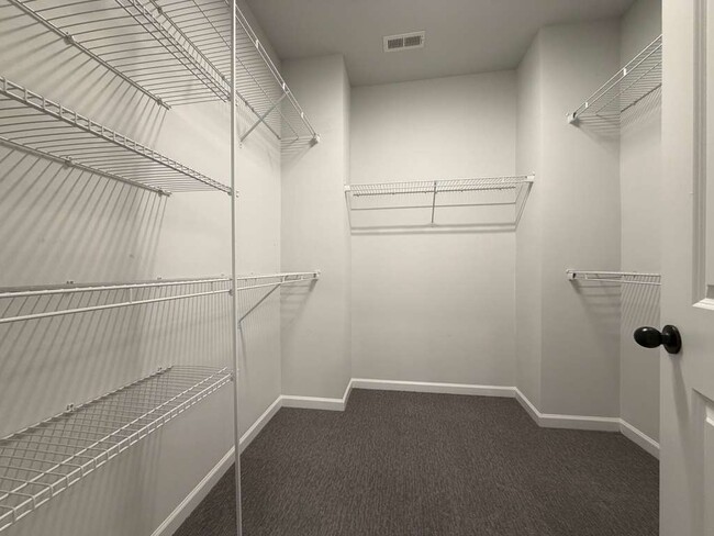 Building Photo - 2029 Statesville Ave