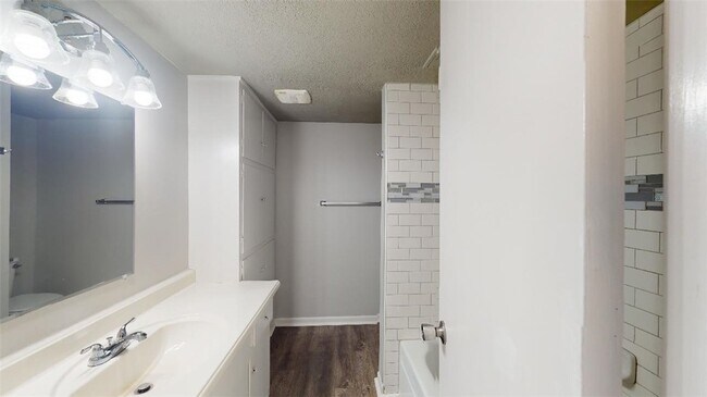 Building Photo - 3800 E 29th St