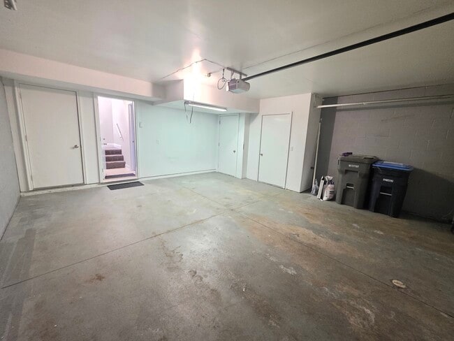 Building Photo - 234 W Kyra Ln