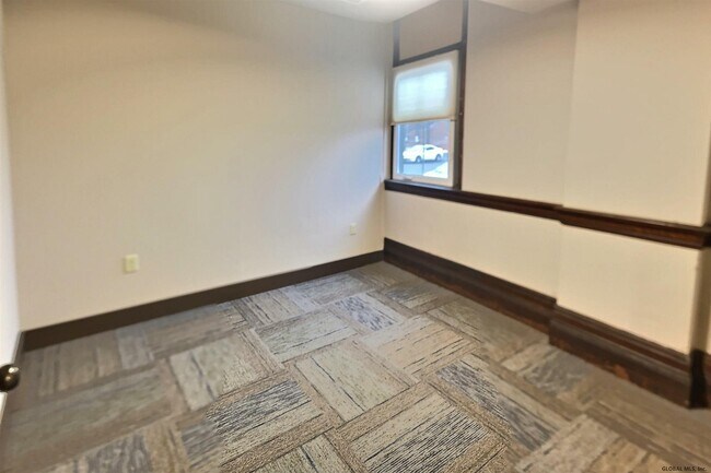 Building Photo - 34 William St