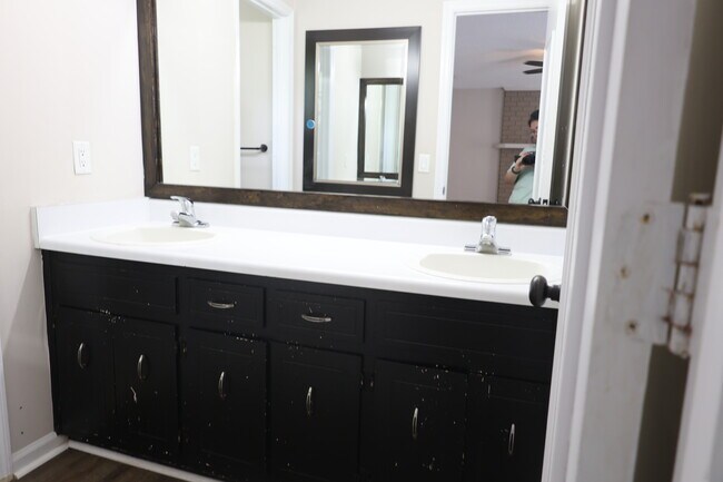 Building Photo - 214 Oakleaf Dr