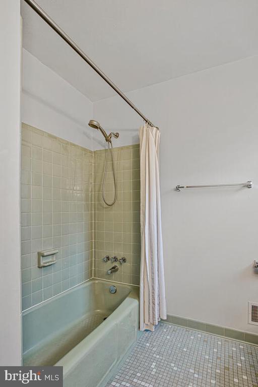 Building Photo - 15805 Wayne Ave