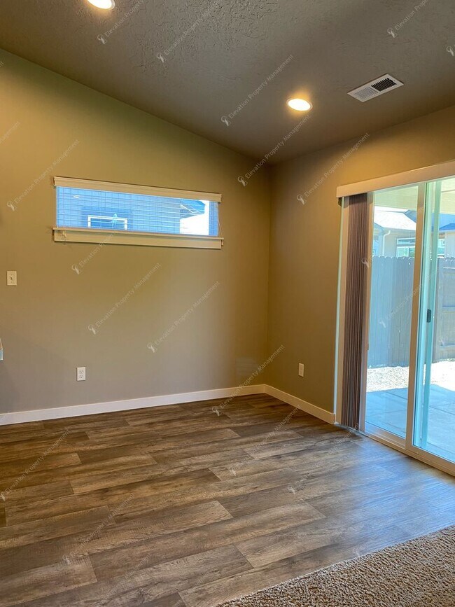 Building Photo - Charming 3-Bedroom, 2-Bath NW Redmond Home