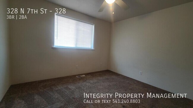 Building Photo - 328 N 7th St