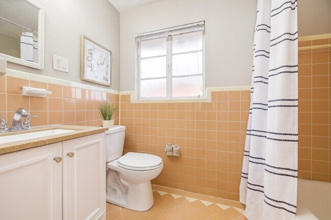 Building Photo - 2712 W Holcombe Blvd