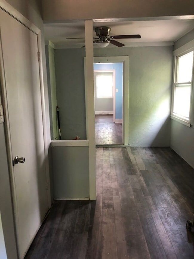 Building Photo - 4 BEDROOM/ 1.5 BATH READY THIS JULY!