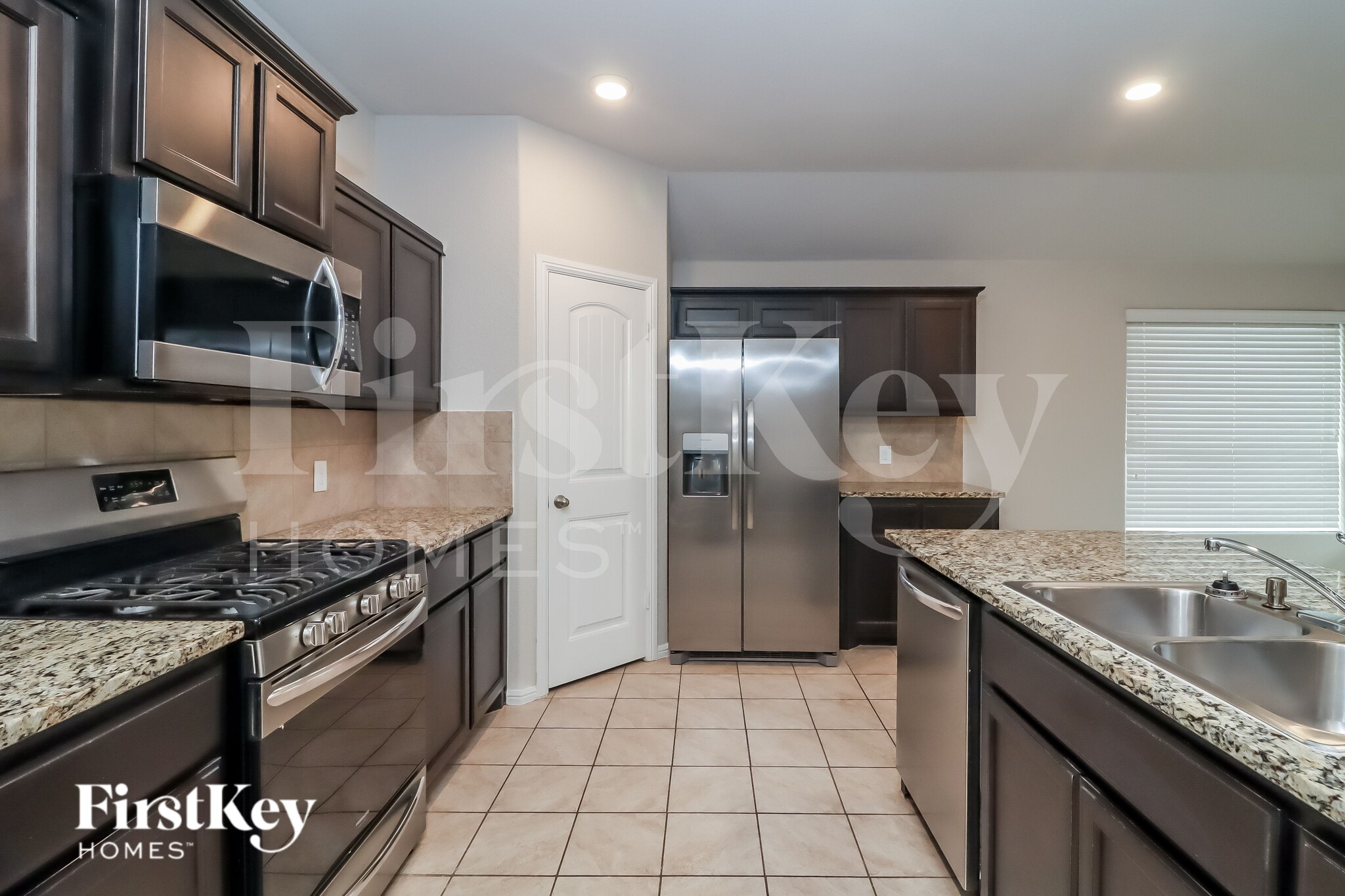 Building Photo - 712 Rutherford Dr