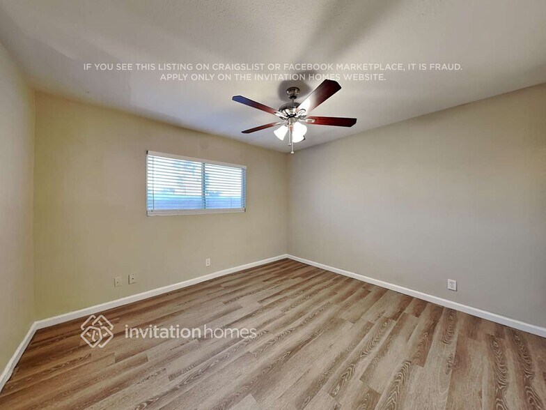Building Photo - 2412 S Cottonwood Dr