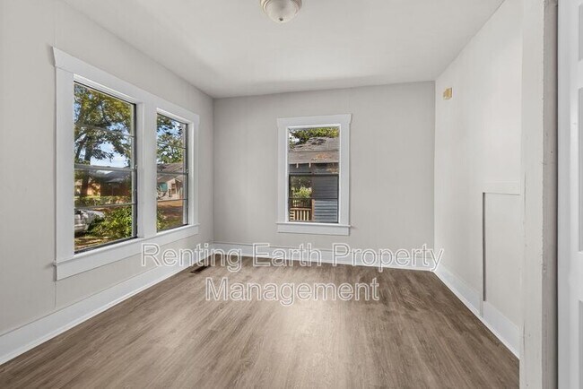 Building Photo - 1657 Lee Ave SW