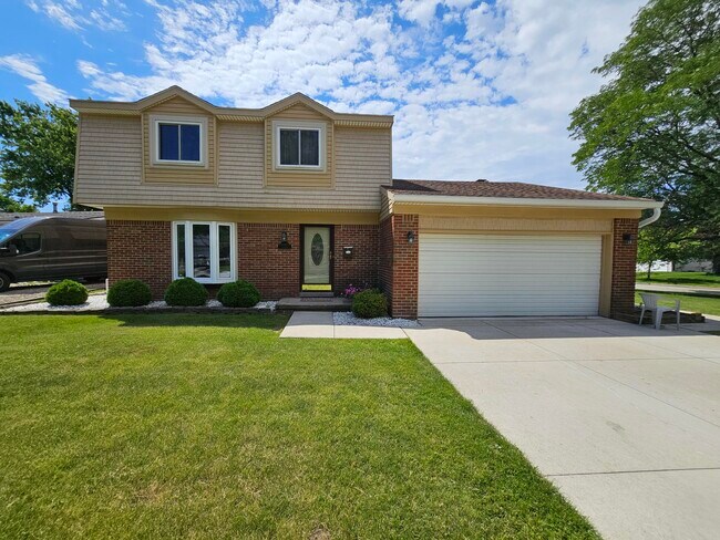 Primary Photo - 43921 Arlington Rd