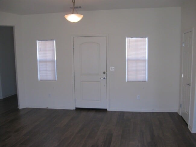 Building Photo - 1339 Darien Ct