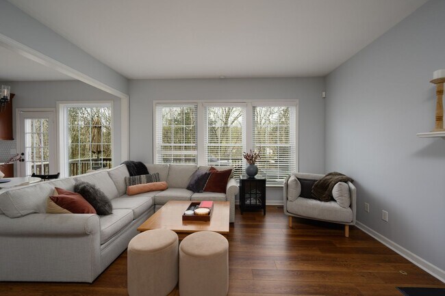 Building Photo - **UPDATED BRENTWOOD HOME THAT DOESN'T FEEL LIKE A RENTAL**