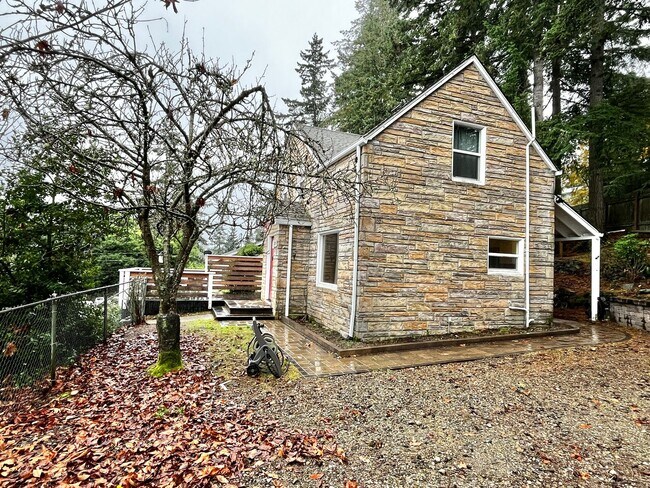 Building Photo - Cozy Bremerton Home on Large Corner Lot