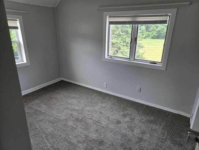 Building Photo - 2042 Crescent Ave