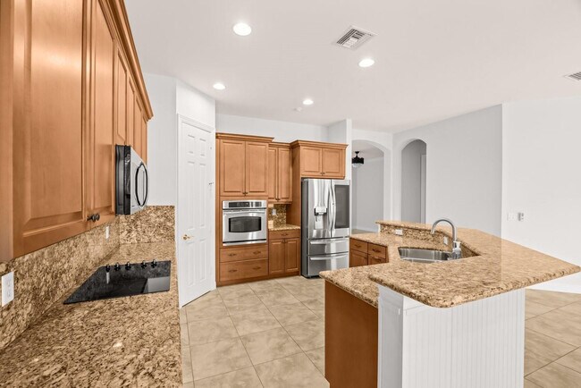 Building Photo - 844 SW Pebble Ln