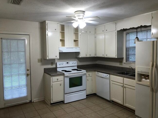 Building Photo - 4110 Brewster Rd