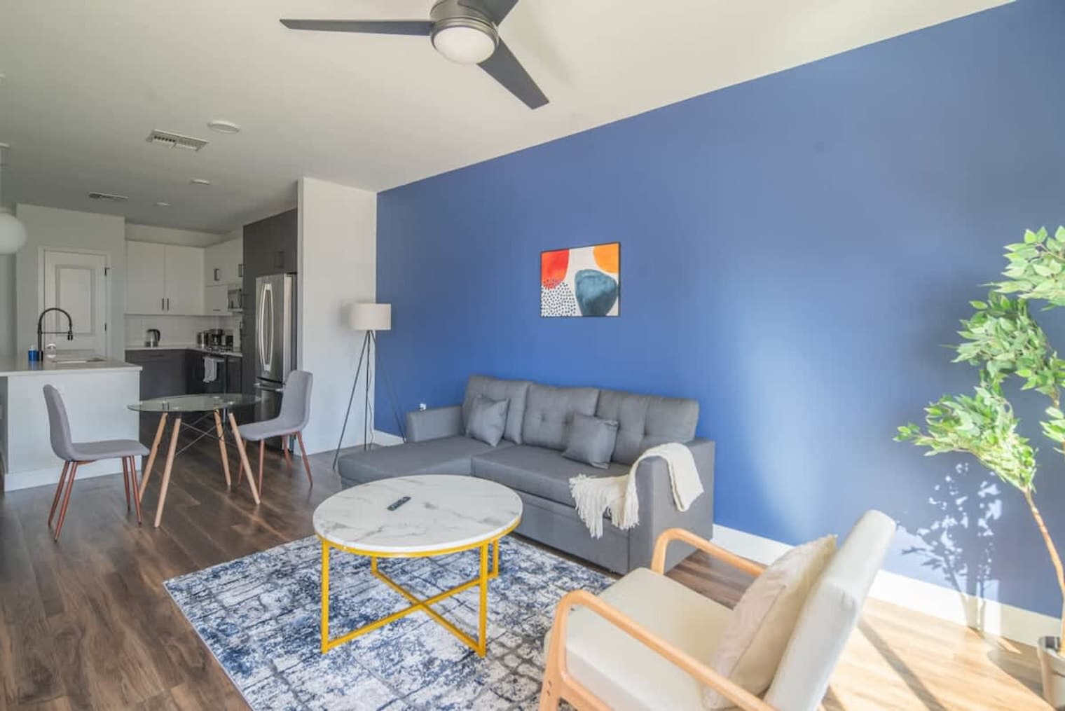 Building Photo - 688 W 1st St