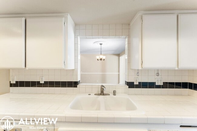 Building Photo - Coastal San Clemente Townhome with Brand New Flooring – Steps to the Beach!