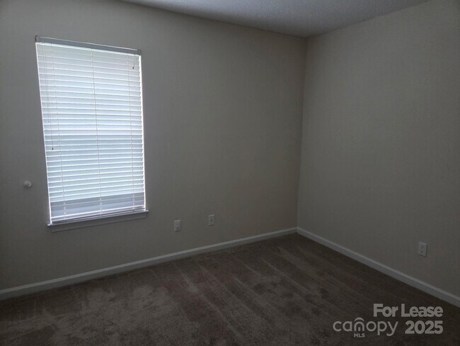 Building Photo - 437 Cedarcroft Dr