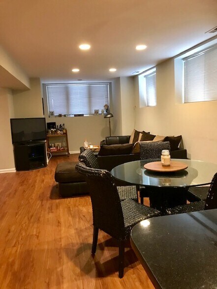 Building Photo - 3216 N Racine Ave