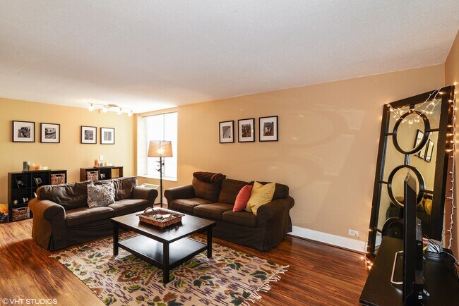 Building Photo - 1339 N Dearborn St